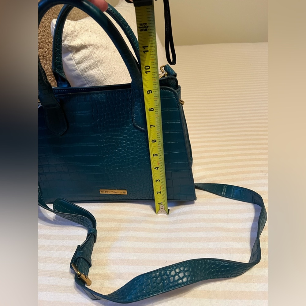 Betsey Johnson Teal Mid-Size Purse (FREE WRISTLET INCLUDED) - Picture 10 of 11